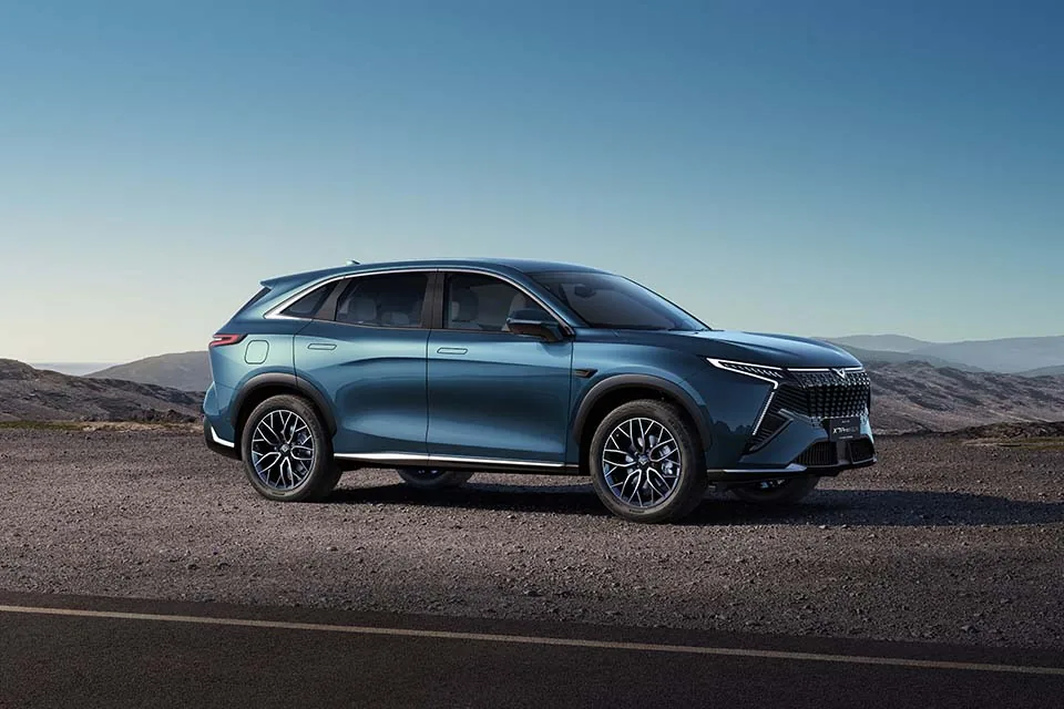 KAIYI X7 Pro Max AWD azul en un entorno de montaña